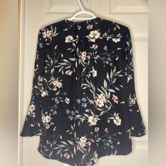 2/$25 NWT Papillon Floral Blouse - Picture 4 of 5